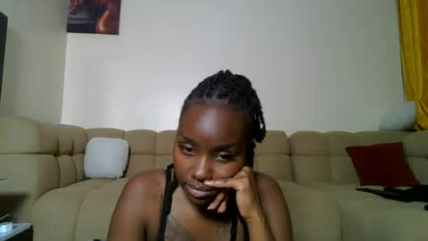 sweetluna online show from June 25, 6:45 pm