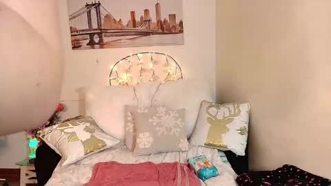 Snapshot of sweetmalory chatting on December 15, 4:28 am sweetmalory online show from December 15, 4:28 am