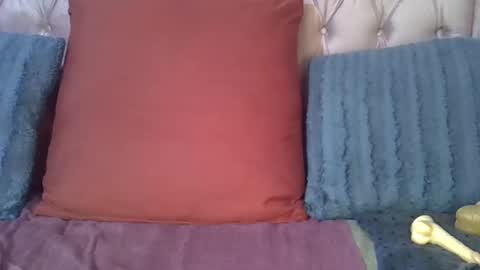 Snapshot of sweetmellowx1 chatting on February 19, 3:06 am sweetmellowx1 online show from February 19, 3:06 am