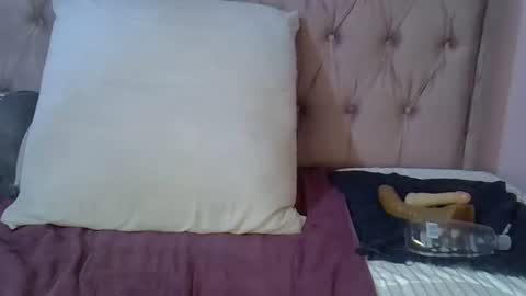 Snapshot of sweetmellowx1 chatting on March 1, 7:04 pm sweetmellowx1 online show from March 1, 7:04 pm