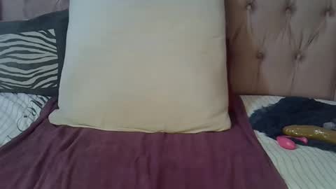 Snapshot of sweetmellowx1 chatting on March 2, 1:27 pm sweetmellowx1 online show from March 2, 1:27 pm