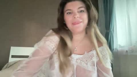 Snapshot of sweetmila_ chatting on December 16, 12:43 pm Mila online show from December 16, 12:43 pm