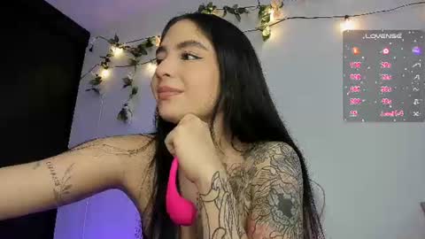Snapshot of sweetmili133 chatting on June 17, 1:23 pm sweetmili133 online show from June 17, 1:23 pm