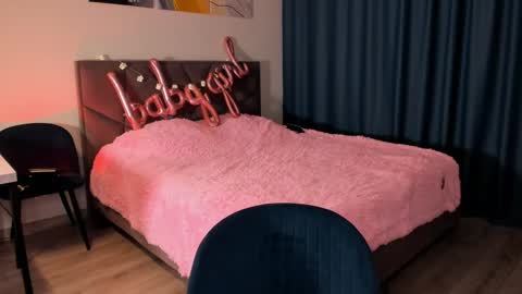 Swetmilkis online show from January 23, 9:50 am