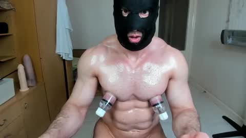 Snapshot of sweetmuscles_boy chatting on May 20, 8:48 pm Lorenzo online show from May 20, 8:48 pm