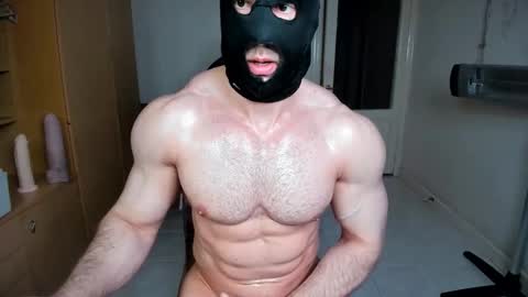 Snapshot of sweetmuscles_boy chatting on June 3, 3:53 am Lorenzo online show from June 3, 3:53 am