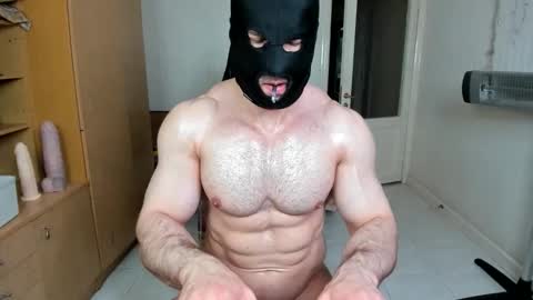 Snapshot of sweetmuscles_boy chatting on June 4, 4:51 am Lorenzo online show from June 4, 4:51 am