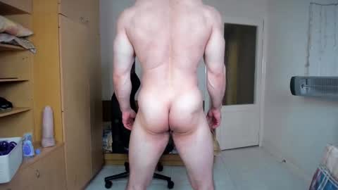 Snapshot of sweetmuscles_boy chatting on June 5, 5:58 am Lorenzo online show from June 5, 5:58 am