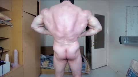Snapshot of sweetmuscles_boy chatting on June 11, 12:58 pm Lorenzo online show from June 11, 12:58 pm