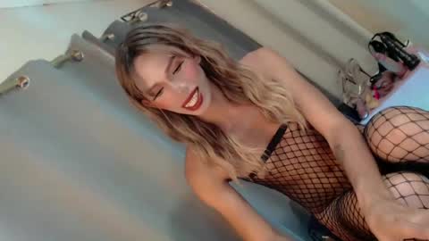 Snapshot of sweetnaughty_mia chatting on July 12, 8:16 am sweetnaughty_mia online show from July 12, 8:16 am