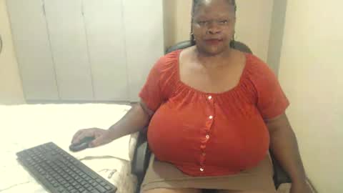 sweetnoziexxx online show from January 12, 2:24 am