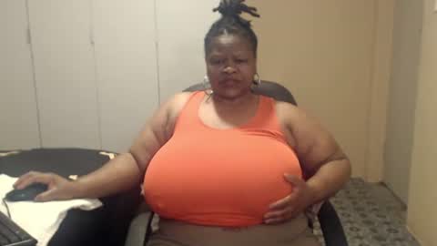 sweetnoziexxx online show from November 2, 12:46 am