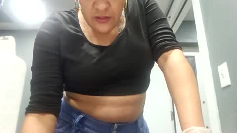 sweetp3ach29 online show from December 21, 2:41 am