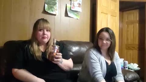 Snapshot of sweetpea6869 chatting on April 18, 7:34 am babygirl online show from April 18, 7:34 am