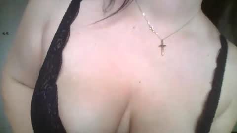 Snapshot of sweetpeach2025 chatting on November 26, 1:45 pm sweetpeach2025 online show from November 26, 1:45 pm