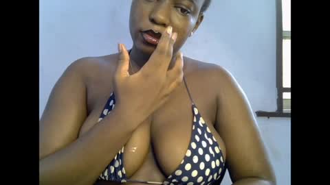 Snapshot of sweetpetitgirl chatting on May 16, 7:38 am LILY BRANDY online show from May 16, 7:38 am