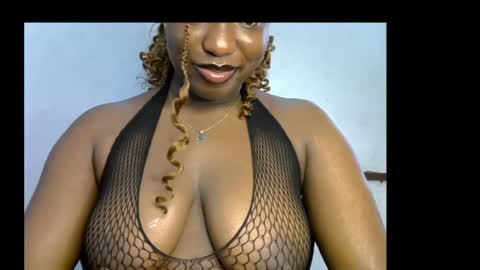 Snapshot of sweetpetitgirl chatting on May 19, 7:15 am LILY BRANDY online show from May 19, 7:15 am