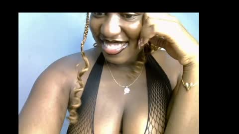 Snapshot of sweetpetitgirl chatting on May 20, 6:25 pm LILY BRANDY online show from May 20, 6:25 pm