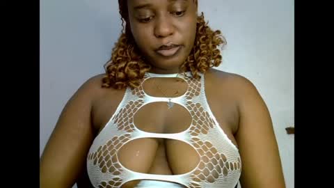 Snapshot of sweetpetitgirl chatting on May 25, 8:26 pm LILY BRANDY online show from May 25, 8:26 pm