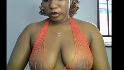 Snapshot of sweetpetitgirl chatting on June 3, 8:06 am LILY BRANDY online show from June 3, 8:06 am