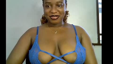 Snapshot of sweetpetitgirl chatting on June 4, 7:25 am LILY BRANDY online show from June 4, 7:25 am
