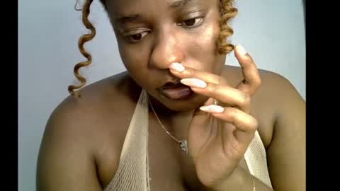 Snapshot of sweetpetitgirl chatting on June 6, 8:13 pm LILY BRANDY online show from June 6, 8:13 pm