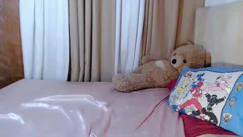 Snapshot of sweetprincess_athena chatting on May 17, 5:42 pm Princess Ella online show from May 17, 5:42 pm