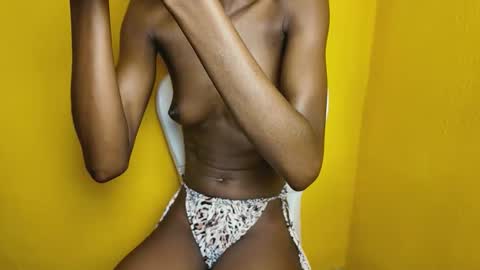 Snapshot of sweetpussy135 chatting on May 11, 4:40 am slim ivy online show from May 11, 4:40 am