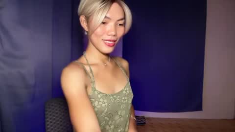 Snapshot of sweetsexy_alexis chatting on July 22, 7:33 am Alexis online show from July 22, 7:33 am