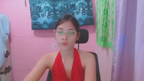 Snapshot of sweetsexygirl20 chatting on May 26, 12:34 pm Mia online show from May 26, 12:34 pm