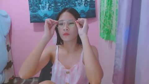 Snapshot of sweetsexygirl20 chatting on May 27, 12:46 pm Mia online show from May 27, 12:46 pm