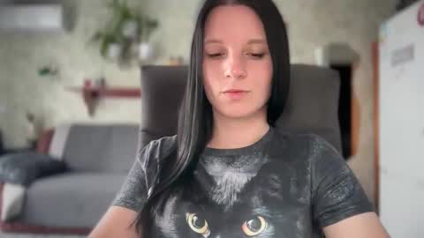 Snapshot of sweetshy99 chatting on June 3, 9:56 am Sweet Shy online show from June 3, 9:56 am