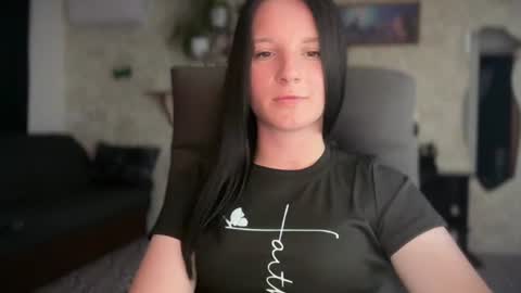 Snapshot of sweetshy99 chatting on June 11, 6:17 pm Sweet Shy online show from June 11, 6:17 pm