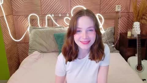 Snapshot of sweetshy_ chatting on November 9, 1:42 pm Alice online show from November 9, 1:42 pm