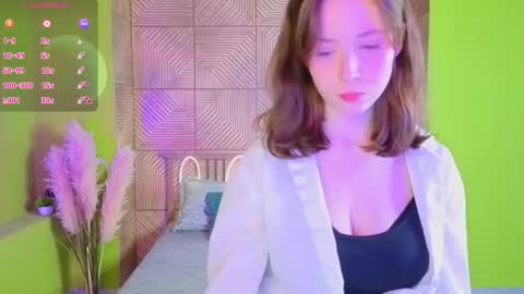 Snapshot of sweetshy_ chatting on December 17, 2:12 pm Alice online show from December 17, 2:12 pm