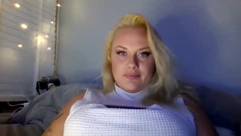 Snapshot of sweetsinz_ chatting on September 16, 7:26 pm sweetsinz_ online show from September 16, 7:26 pm