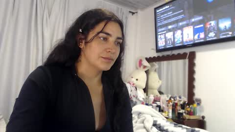 Snapshot of sweetsmile28 chatting on January 15, 2:05 am Dianis online show from January 15, 2:05 am