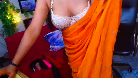 Snapshot of sweetsour18 chatting on November 17, 12:38 am SweetSour online show from November 17, 12:38 am