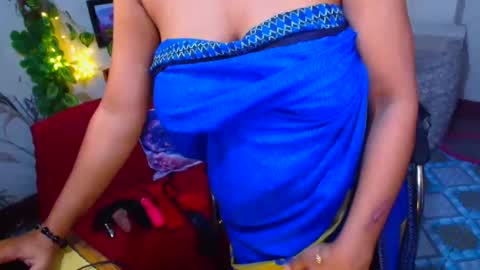 Snapshot of sweetsour18 chatting on November 21, 12:43 am SweetSour online show from November 21, 12:43 am