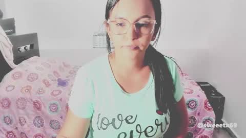 Snapshot of sweetsquirtx23 chatting on December 22, 8:25 pm lili online show from December 22, 8:25 pm