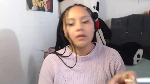 Snapshot of sweett_candy1 chatting on May 17, 8:27 pm sweett_candy1 online show from May 17, 8:27 pm