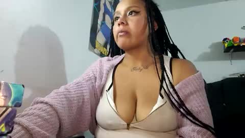 Snapshot of sweett_candy1 chatting on May 22, 4:19 am sweett_candy1 online show from May 22, 4:19 am