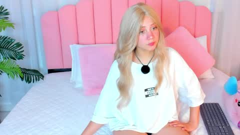 sweett_fire online show from April 18, 7:07 pm