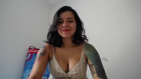 Snapshot of sweett_heartt_ chatting on May 2, 6:46 pm Lorena online show from May 2, 6:46 pm