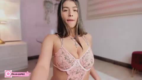 Snapshot of sweett_mia1 chatting on June 10, 1:21 pm M I A online show from June 10, 1:21 pm
