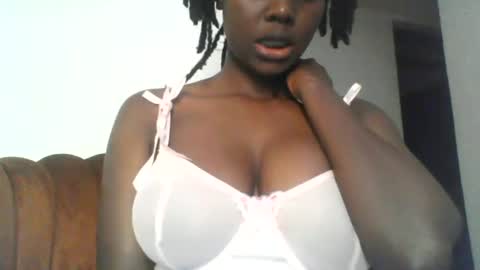 Snapshot of sweettreat77 chatting on July 5, 11:12 pm sweettreat77 online show from July 5, 11:12 pm