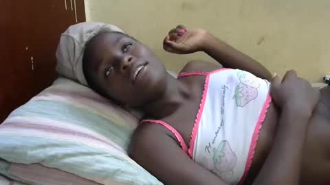 Snapshot of sweetvallerie chatting on February 3, 12:03 pm sweetvallerie online show from February 3, 12:03 pm