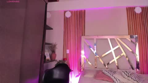 Snapshot of sweetviolet___ chatting on May 30, 12:02 pm sweetviolet___ online show from May 30, 12:02 pm
