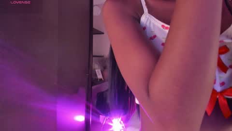 Snapshot of sweetviolet___ chatting on June 1, 12:07 pm sweetviolet___ online show from June 1, 12:07 pm