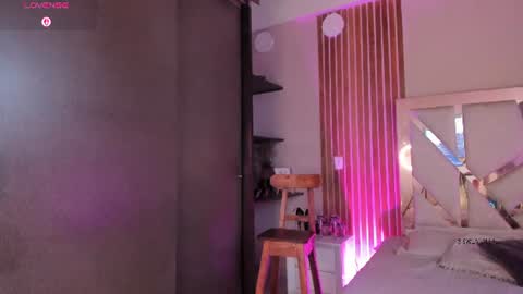 Snapshot of sweetviolet___ chatting on July 24, 12:14 pm sweetviolet___ online show from July 24, 12:14 pm